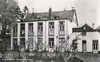 14783 Gezicht op het Julianaziekenhuis (Huis Bergzicht, Cuneraweg) te Rhenen.